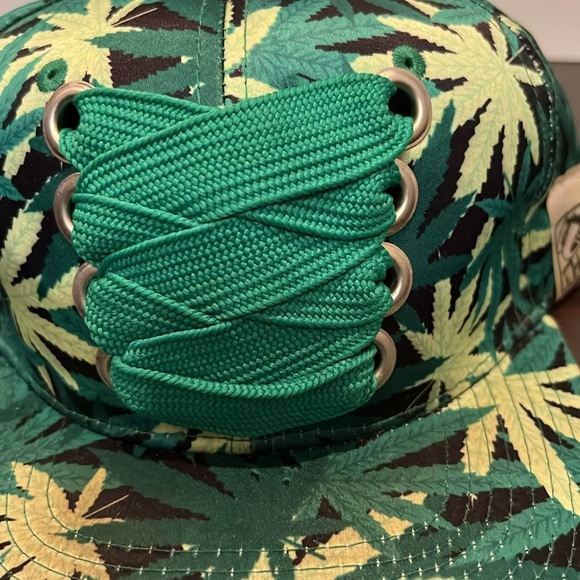 THC Marijuana leaf Hat - Picture 2 of 6